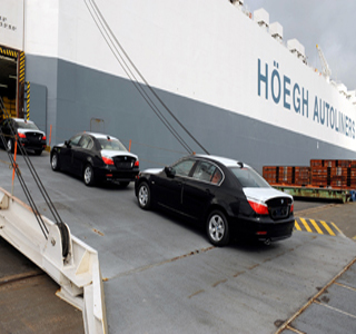 HOEGH-loading-cars